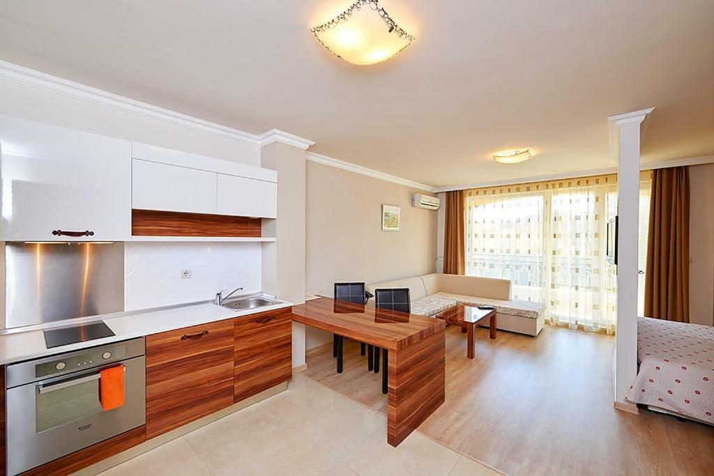 Penelopa Palace Apart Hotel & SPA Pomorie Exterior foto