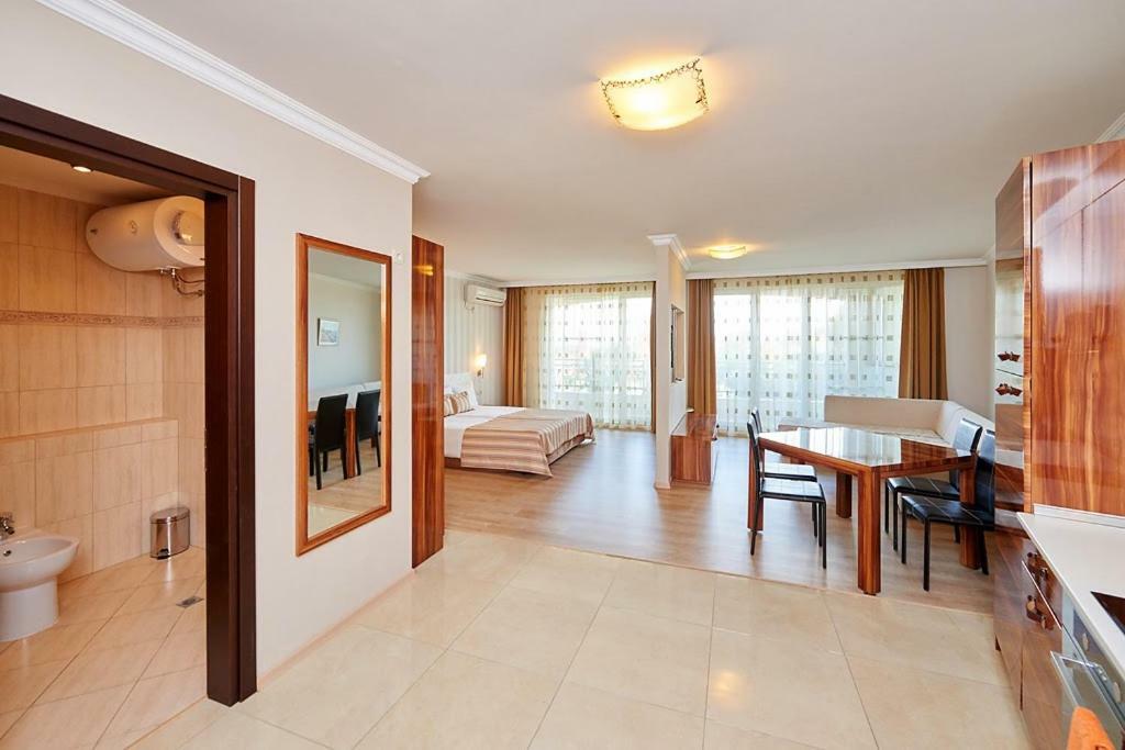 Penelopa Palace Apart Hotel & SPA Pomorie Exterior foto